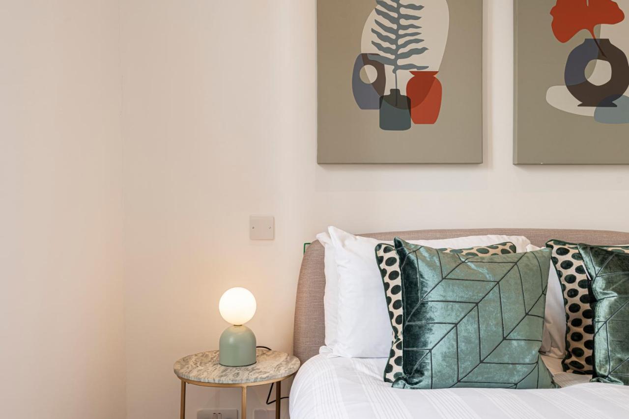 Stylish 1 Bed Flats In Soho, Next To Piccadilly Circus And Trafalgar Square ลอนดอน ภายนอก รูปภาพ