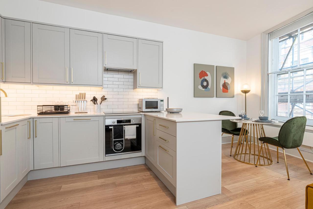 Stylish 1 Bed Flats In Soho, Next To Piccadilly Circus And Trafalgar Square ลอนดอน ภายนอก รูปภาพ