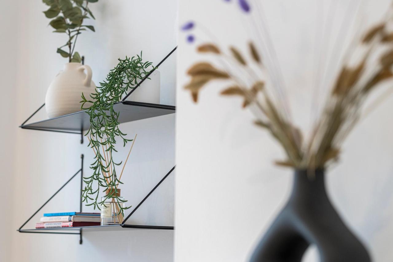 Stylish 1 Bed Flats In Soho, Next To Piccadilly Circus And Trafalgar Square ลอนดอน ภายนอก รูปภาพ