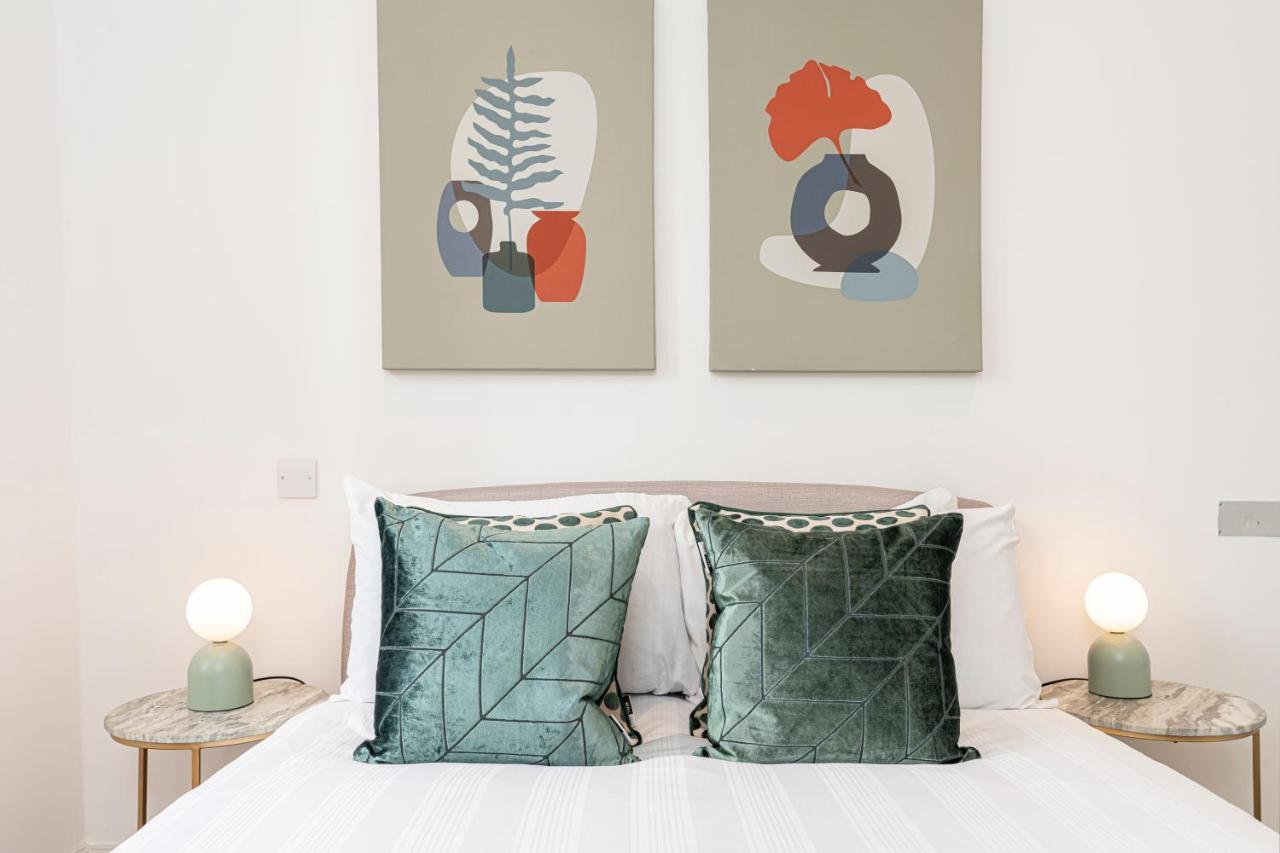 Stylish 1 Bed Flats In Soho, Next To Piccadilly Circus And Trafalgar Square ลอนดอน ภายนอก รูปภาพ