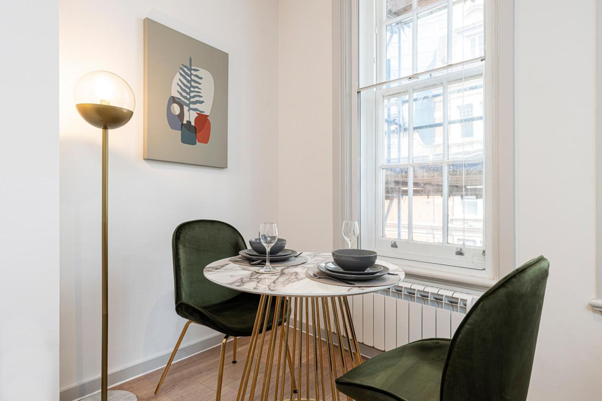 Stylish 1 Bed Flats In Soho, Next To Piccadilly Circus And Trafalgar Square ลอนดอน ภายนอก รูปภาพ