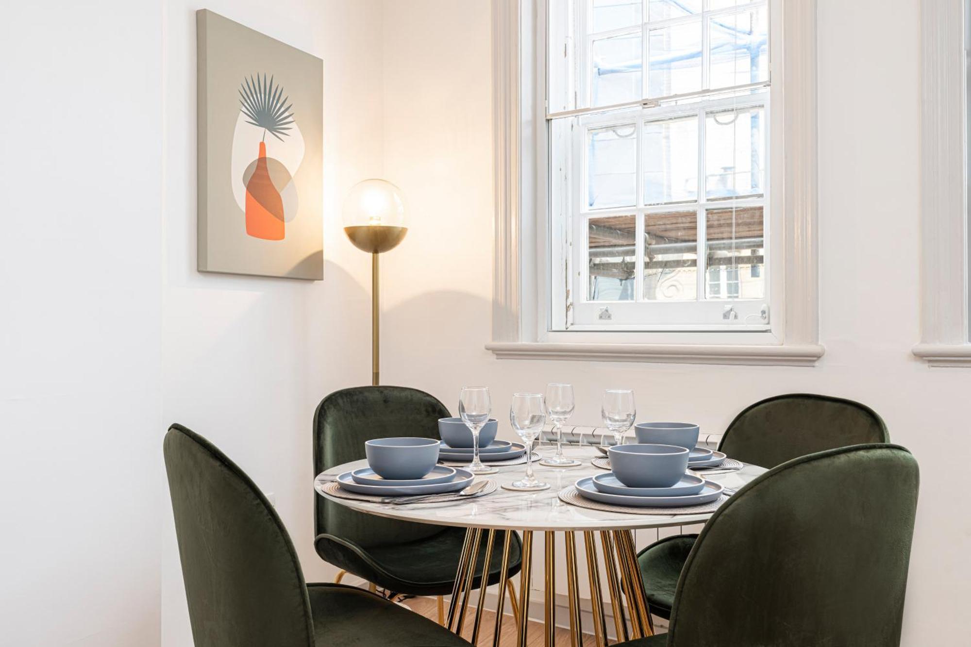 Stylish 1 Bed Flats In Soho, Next To Piccadilly Circus And Trafalgar Square ลอนดอน ภายนอก รูปภาพ