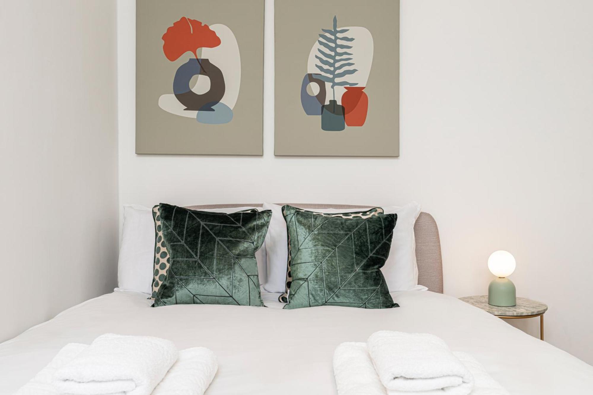 Stylish 1 Bed Flats In Soho, Next To Piccadilly Circus And Trafalgar Square ลอนดอน ภายนอก รูปภาพ