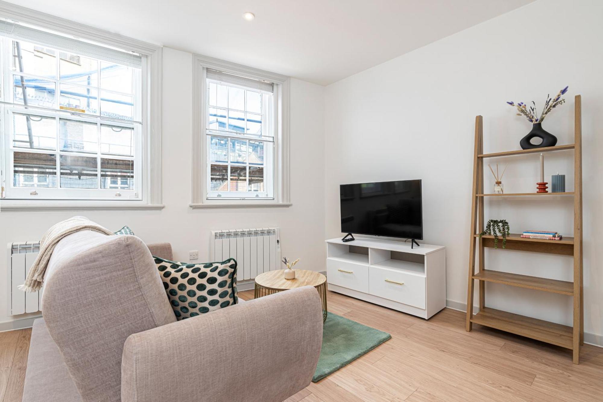 Stylish 1 Bed Flats In Soho, Next To Piccadilly Circus And Trafalgar Square ลอนดอน ภายนอก รูปภาพ