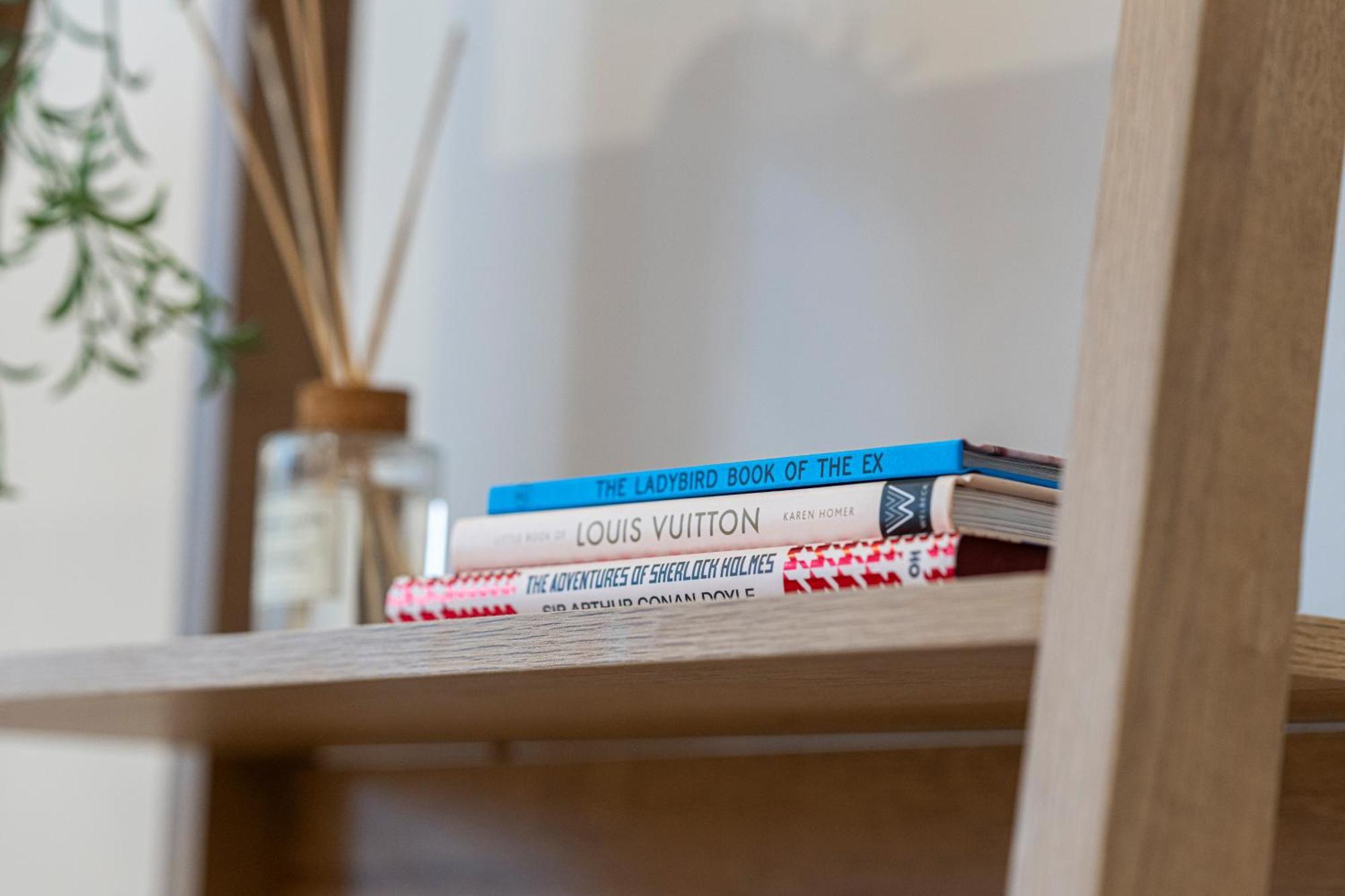 Stylish 1 Bed Flats In Soho, Next To Piccadilly Circus And Trafalgar Square ลอนดอน ภายนอก รูปภาพ